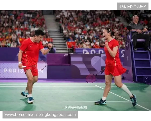 羽毛球混双配合默契接连拿下关键分夺冠